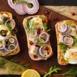 Snack-sandwiches med sild og sildesmørepålæg: hurtige opskrifter